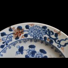Assiette Arita � d�cor de cheval et fleur